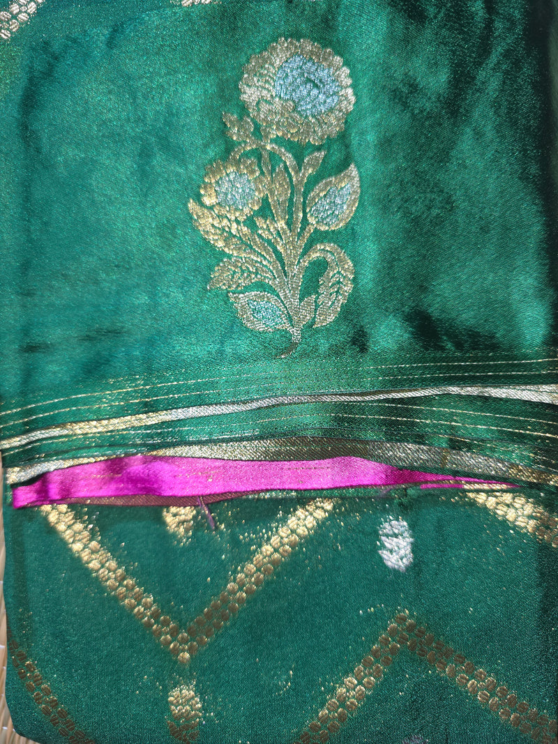 Crepe Saree with Contrast Blouse , Rich Pallu and Satin Border