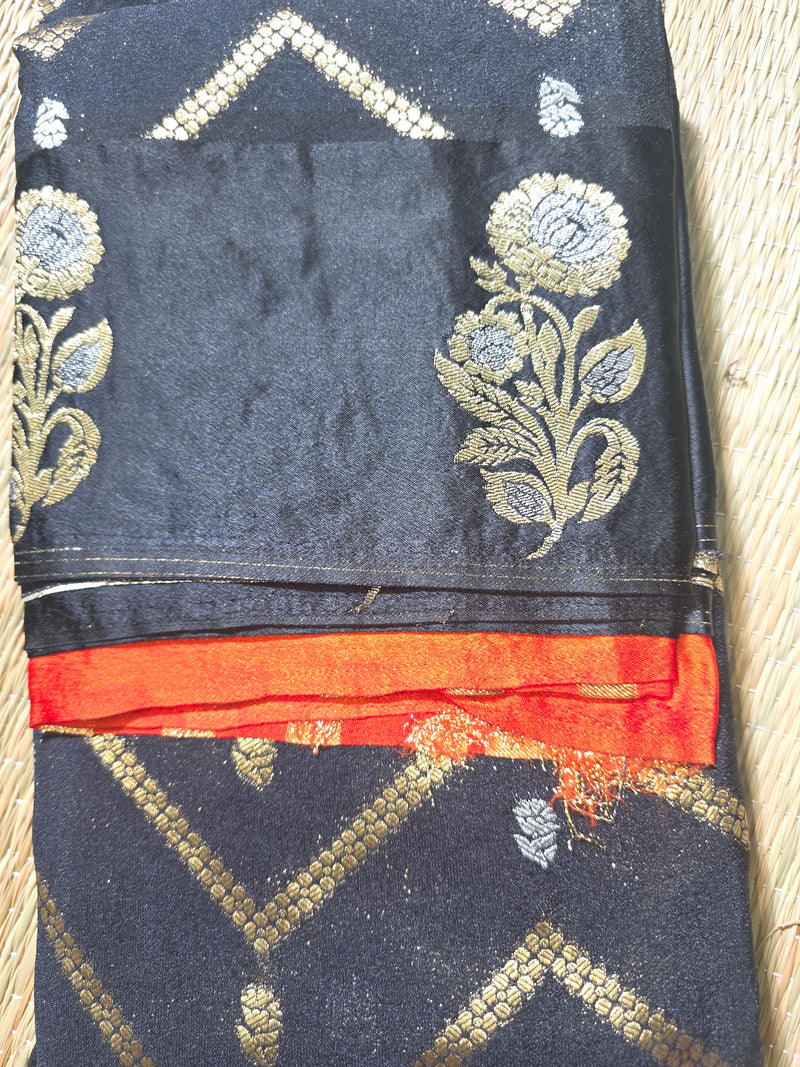Crepe Saree with Contrast Blouse , Rich Pallu and Satin Border